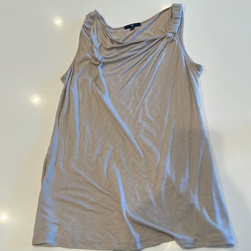 Gap top like new